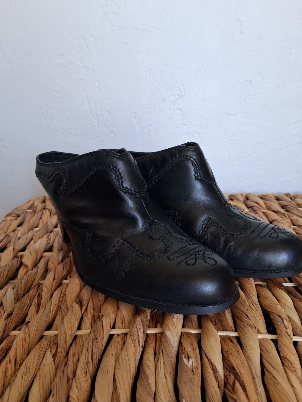 Vintage Y-Not? Black Leather Y2K Slip-On Booties Sz 8.5M